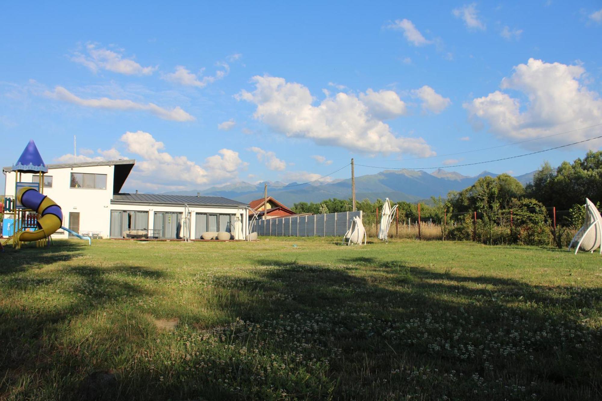 Jai Giridhari Villa Avrig Exterior foto